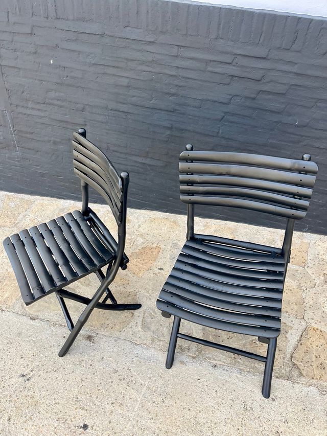 Coppia di sedie pieghevoli in legno nero