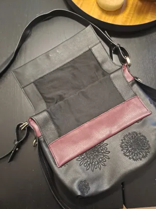 Borsa a tracolla Desigual nera e viola