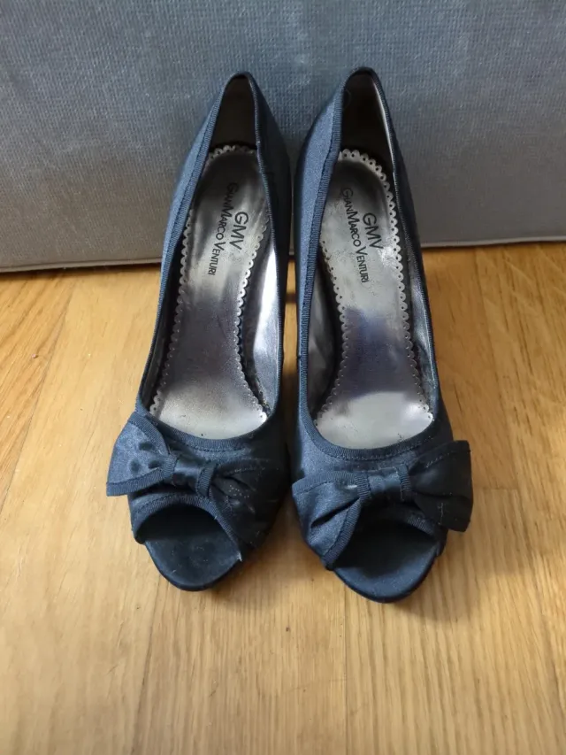 Scarpe tacco Gianmarco Venturi nere con fiocco