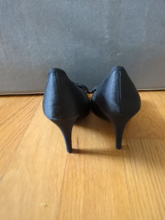 Scarpe tacco Gianmarco Venturi nere con fiocco