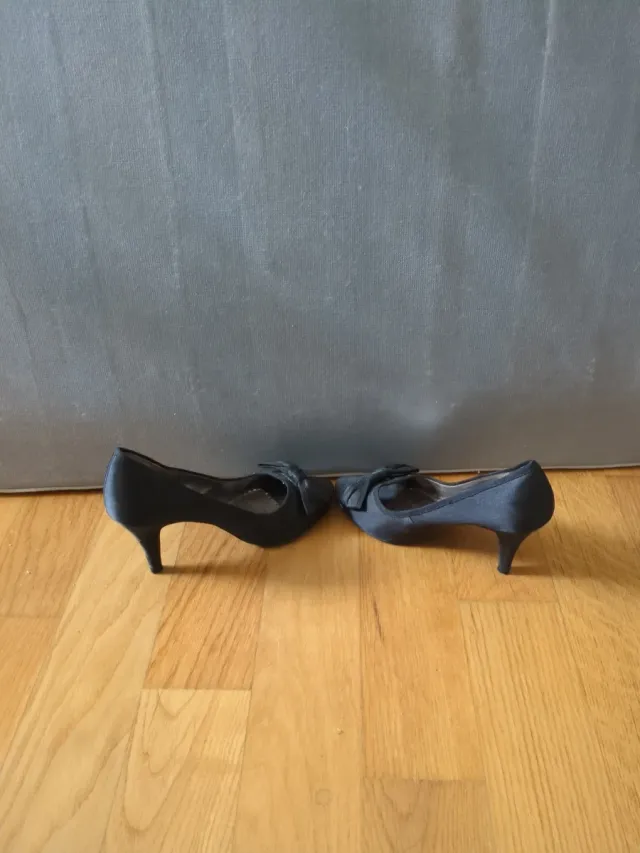 Scarpe tacco Gianmarco Venturi nere con fiocco