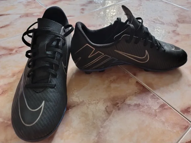 Botas de fútbol Nike tacos niño negras