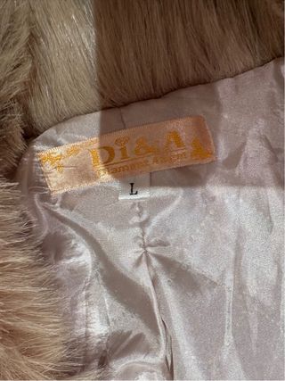 Chaqueta de pelo beige con cinturón