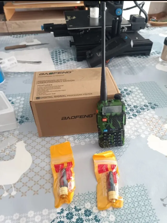 Radio Baofeng UV-5R + 2 Antenas Pequeñas