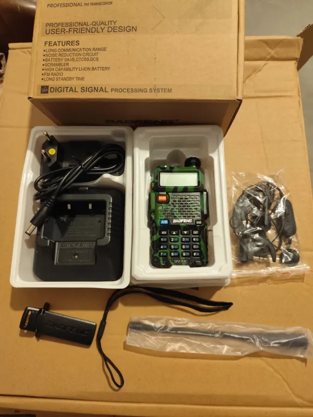 Radio Baofeng UV-5R + 2 Antenas Pequeñas