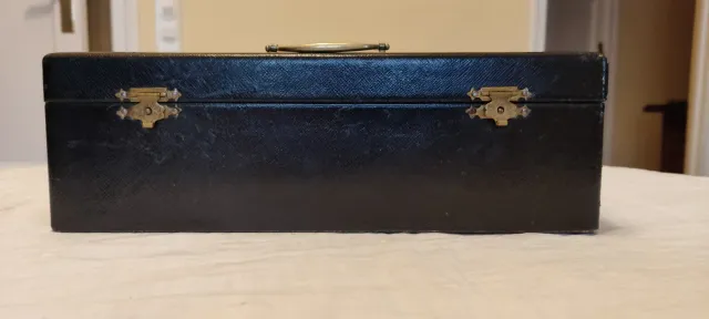 Tabaquera antigua de piel