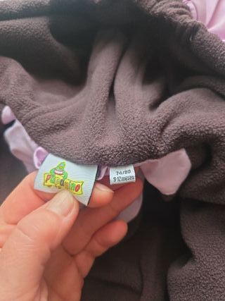 Mono de nieve rosa para bebé
T 9- 12 meses