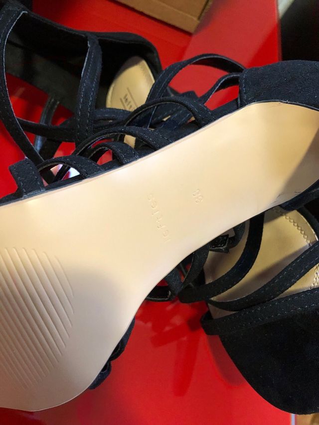 Sandalias de tacón negras elegantes