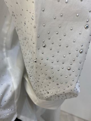 Camisa blanca con pedrería