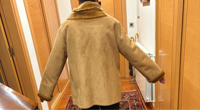 Chaquetón Adolfo Dominguez Piel Vuelta Beige.