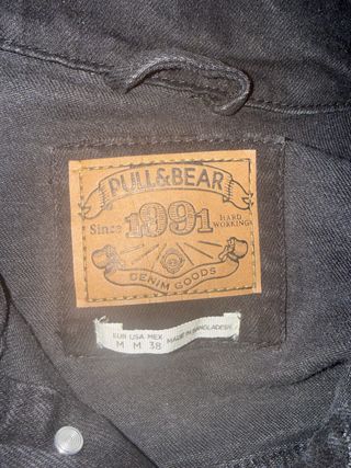 Chaqueta tejana negra con salpicaduras