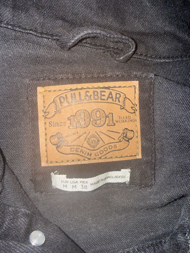 Chaqueta tejana negra con salpicaduras