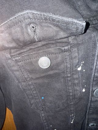 Chaqueta tejana negra con salpicaduras