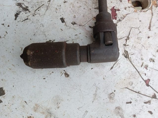 Berbiquí manual de madera y metal