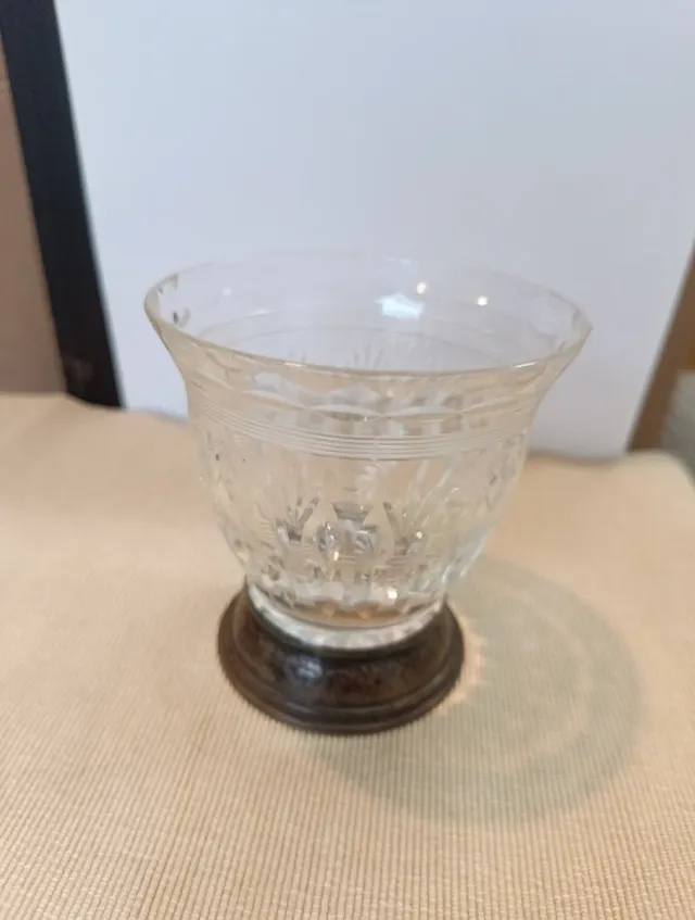 Florero cristal tallado base metal