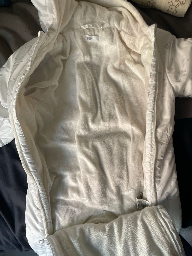 Abrigo bebé 9 meses blanco estampado