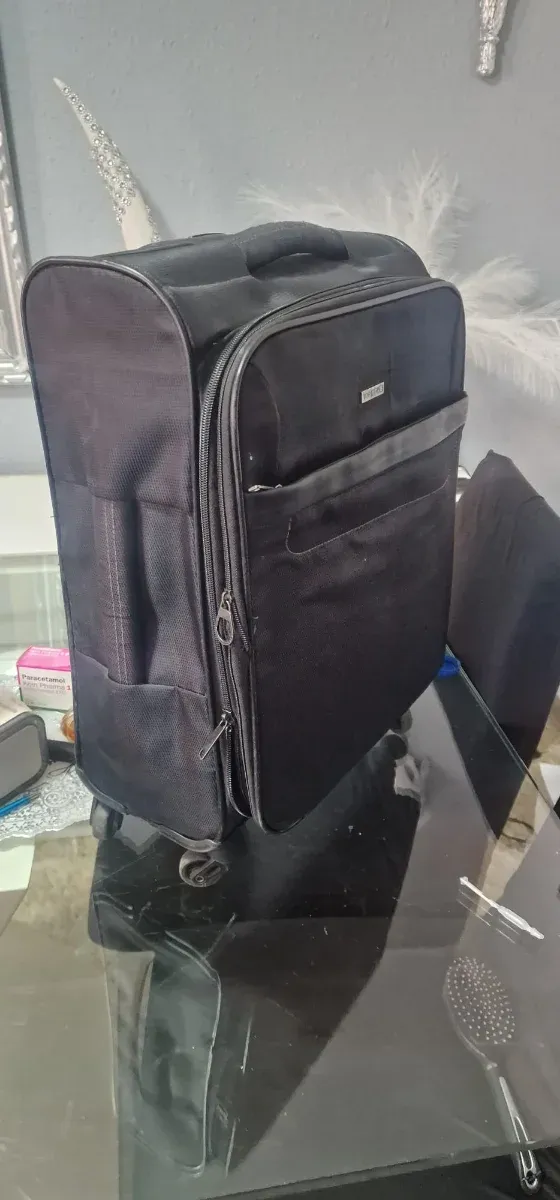 Maleta de viaje negra