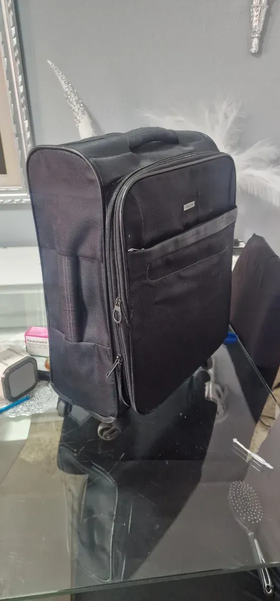 Maleta de viaje negra