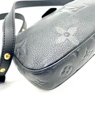 Pochette Louis Vuitton Negra