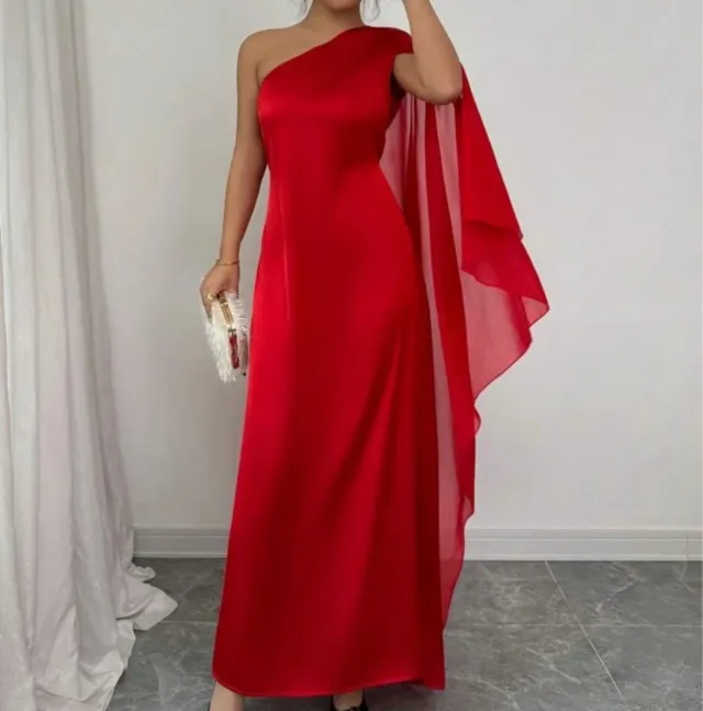 Abito lungo rosso monospalla con drappeggio