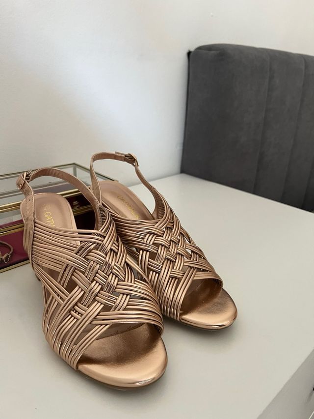 Sandalias doradas CATWALK
