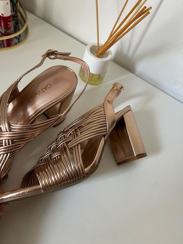 Sandalias doradas CATWALK