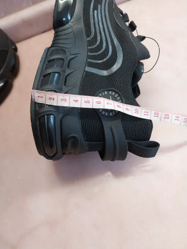 Scarpe antinfortunistiche nere numero 43 e num 45