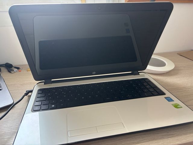 Portátil HP Blanco y Negro