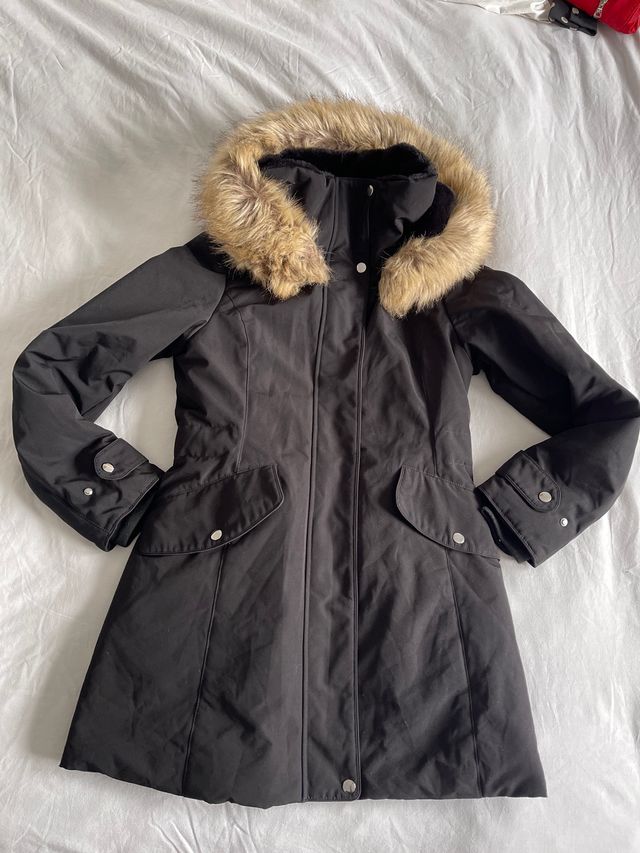 Abrigo Zara Talla S con Capucha y Pelo