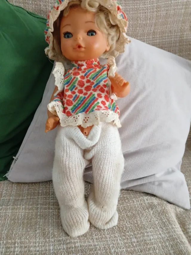 Muñeco vintage que hace pipí