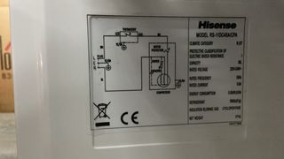 Congelador vertical Hisense compacto