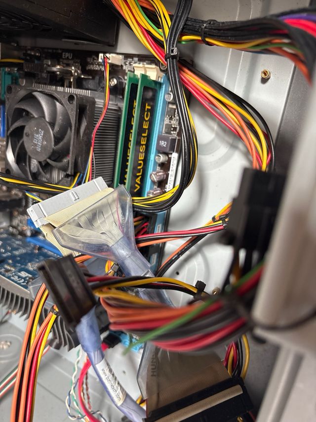 Torre Ordenador Negra y Plateada para piezas