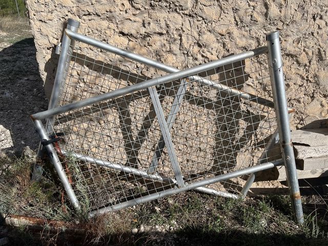 Puerta de jardín metálica galvanizada dos hojas