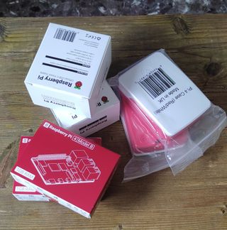 2 Raspberry Pi 4 Model B 1GB RAM