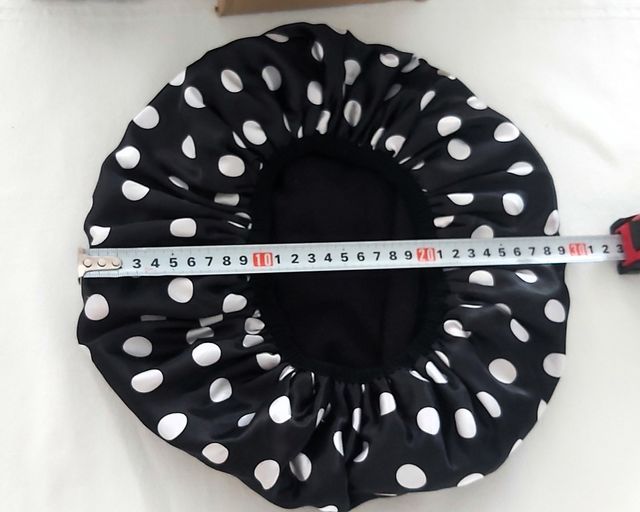 Cappello doccia a pois bianco e nero