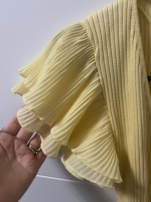 Body Zara amarillo con volantes