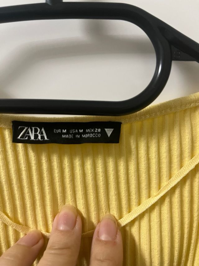 Body Zara amarillo con volantes