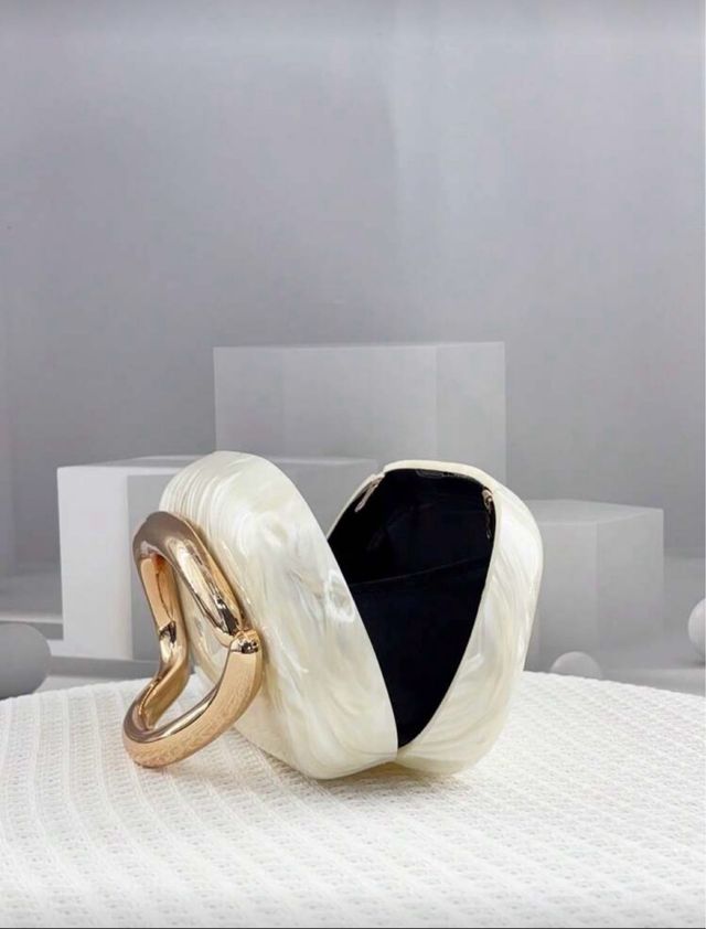 Bolso Clutch Zara Blanco y Dorado