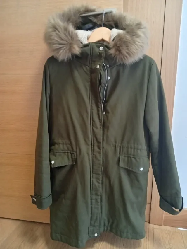 Abrigo verde 2 en 1 con capucha