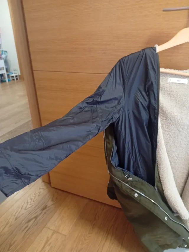 Abrigo verde 2 en 1 con capucha