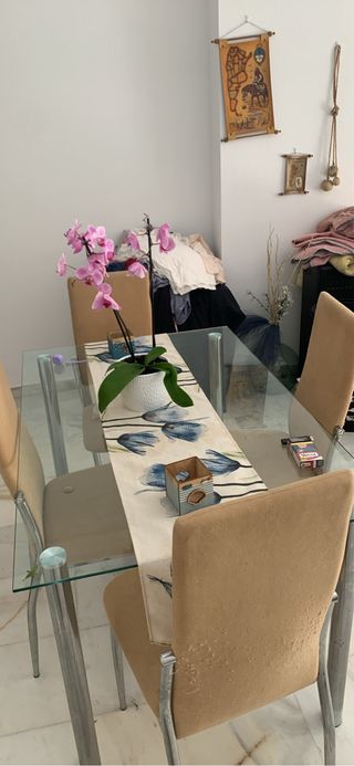 Mesa cristal + 4 sillas comedor