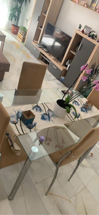 Mesa cristal + 4 sillas comedor