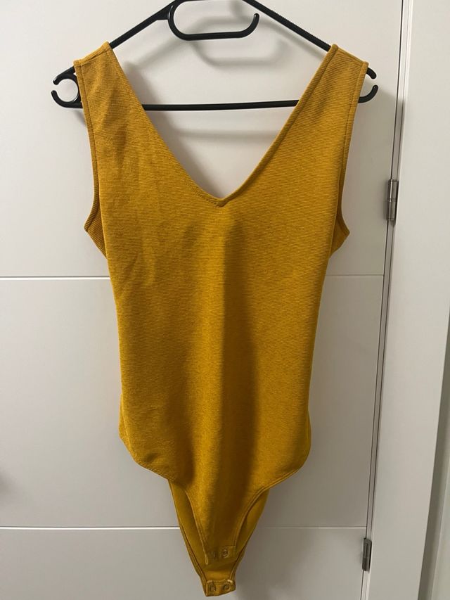 Body amarillo sin mangas