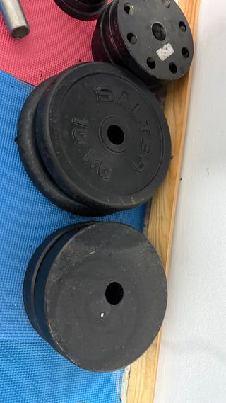 Pesas y barras para gimnasio