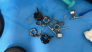 Pesas y barras para gimnasio