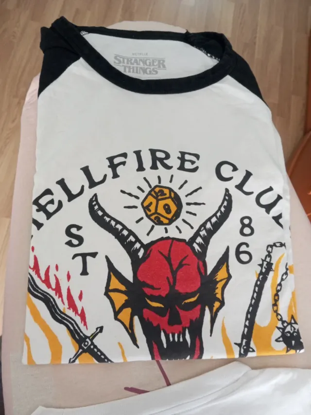 Camisetas Hombre Naruto y Stranger Things