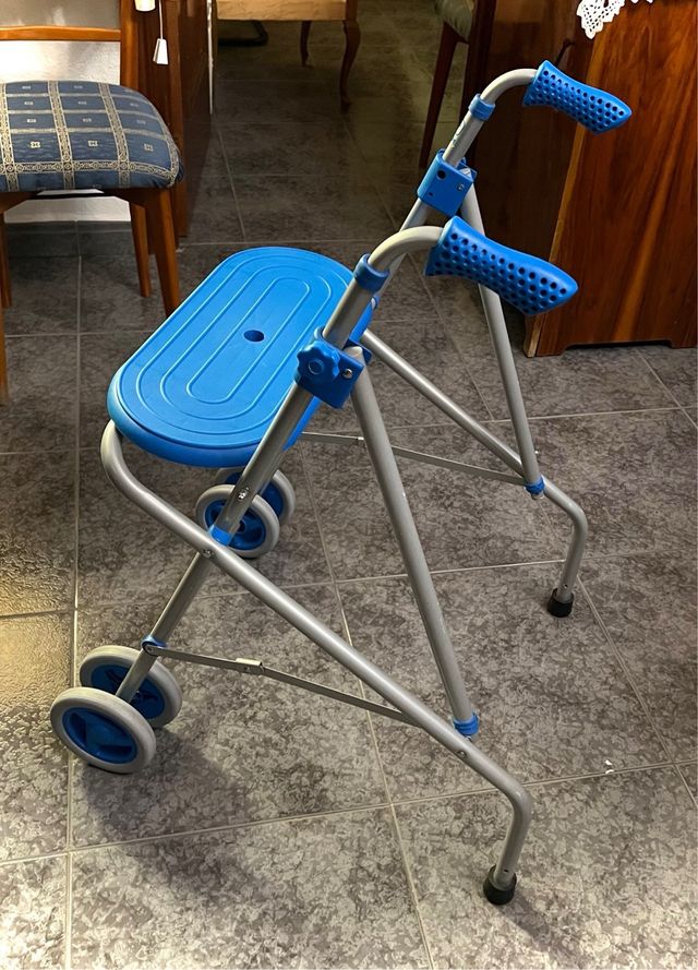 Andador Plegable con Doble Rueda