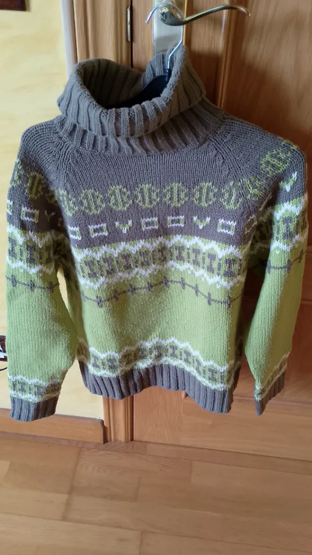 Jersey  diseño italiano. Talla L Abriga mucho