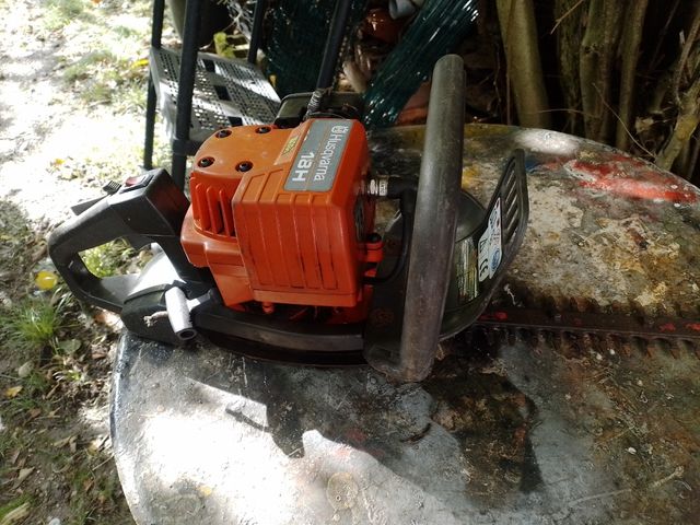 Cortasetos Husqvarna 