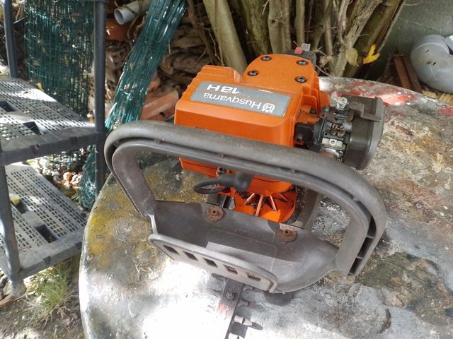 Cortasetos Husqvarna 